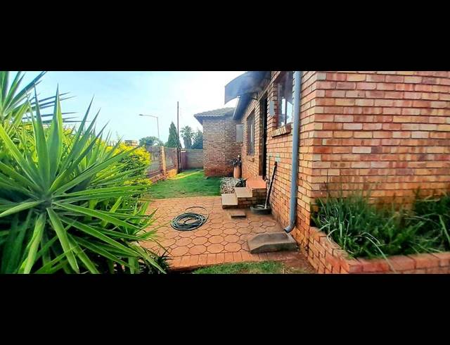 3 BEDROOM HOUSE FOR SALE IN PHILIP NEL PARK